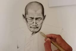รับวาดภาพเหมือนด้วยดินสอ