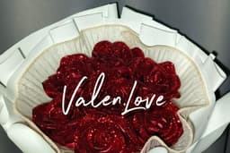 ดอกกุหลาบริบบิ้น 7ดอก ห่อแบบล้อมมุกขาว by Valen.Love