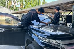 ติดฟิล์มเซรามิครถกระบะ ถึงบ้าน ฟิล์มเซรามิค มืดนอกสว่างใน