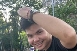 บริการรับฟังปัญหาอย่างเป็นกันเอง โดยผู้ชายชิลๆ พร้อมรับฟังทุกเรื่อง