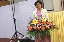 รับตัดชุดสตรี เปลี่ยนซิบเปลี่ยนทรง แก้ทรง