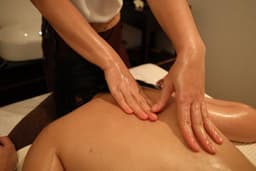 หัตโย นวดเพื่อสุขภาพ : นวดวอมออยล์ Warm oil massage พระราม 2
