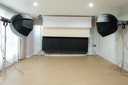สตูดิโอให้เช่าถ่ายภาพนิ่ง Studio Light 4 คน