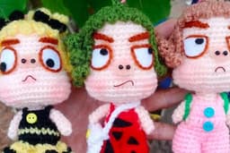 ตุ๊กตาถักโครเชต์ (Amigurumi) ตุ๊กตาถักสำหรับห้อยพวงกุญแจ ห้อยกระเป๋า ตกแต่งห้อง หรือโต๊ทำงาน