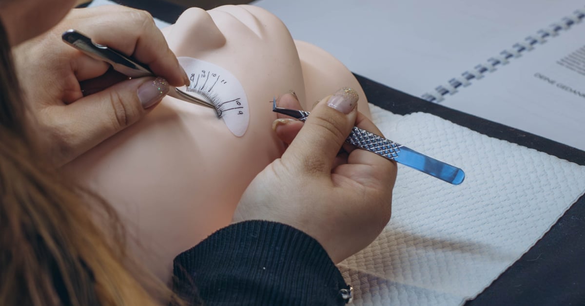 เรียนต่อขนตา