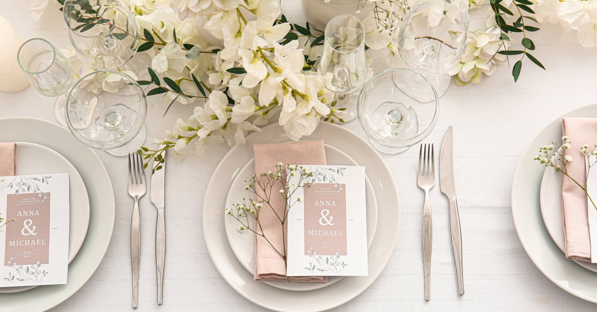 จัดตกแต่งโต๊ะ